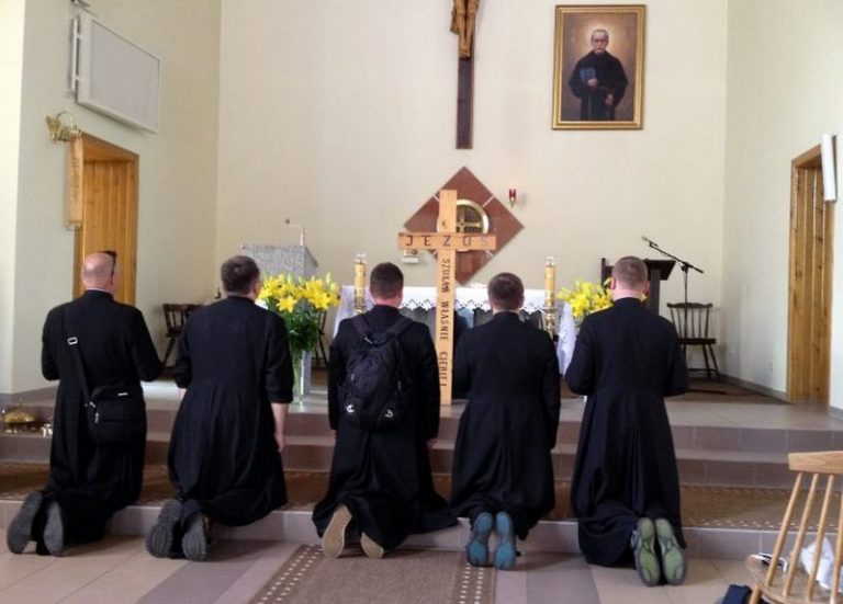 Modlitwa i post w intencji powołań kapłańskich.