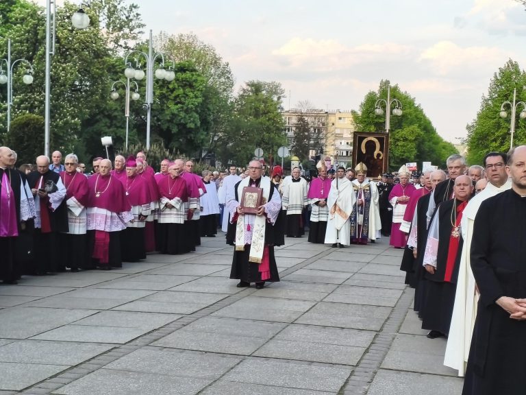 Uroczyste zakończenie peregrynacji Obrazu Matki Bożej Częstochowskiej w naszej Archidiecezji – Galeria